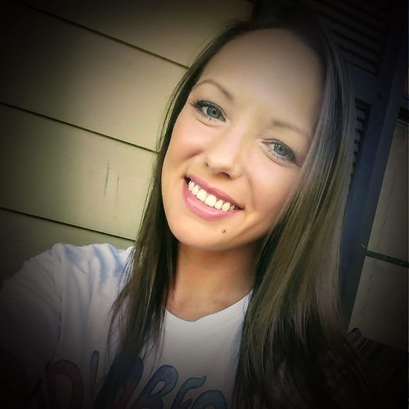 Meet your Posher, Lori - Picture 1 of 1